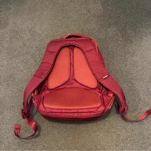 Incase Icon Laptop Backpack - Picture 4 of 9